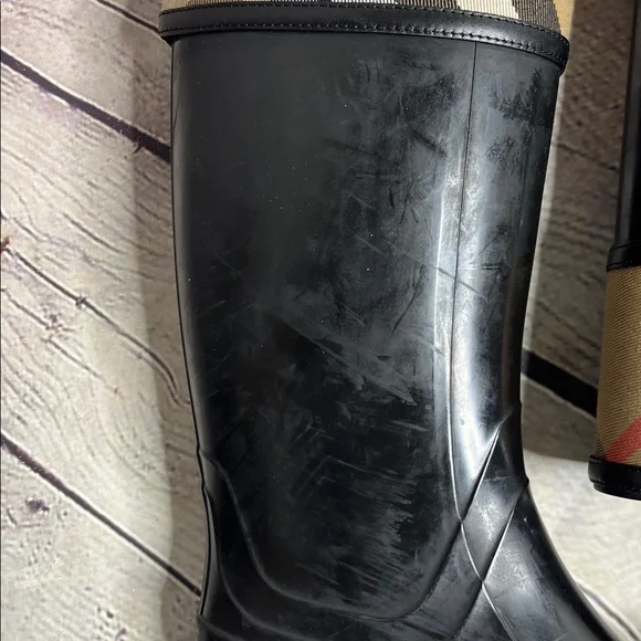 Burberry Crosshill Tall Rain Boots – House Check Plaid - Picture 10 of 16